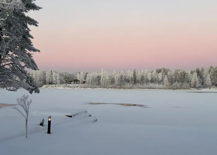 וילה Arctic Riverside רובניימי